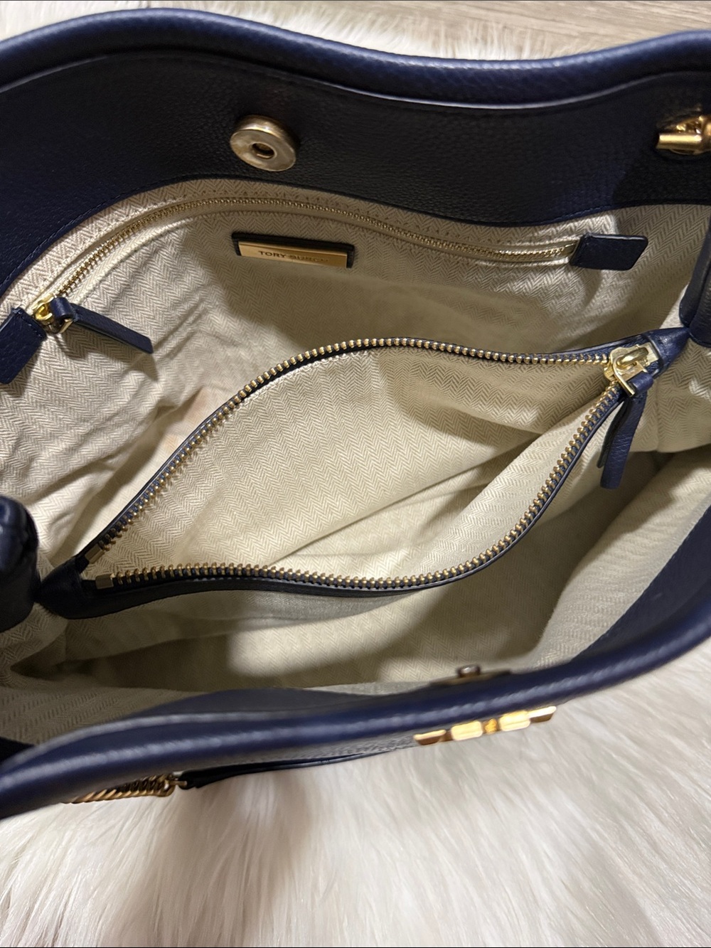 TORY BURCH Kira Tote - Picture 14 of 16
